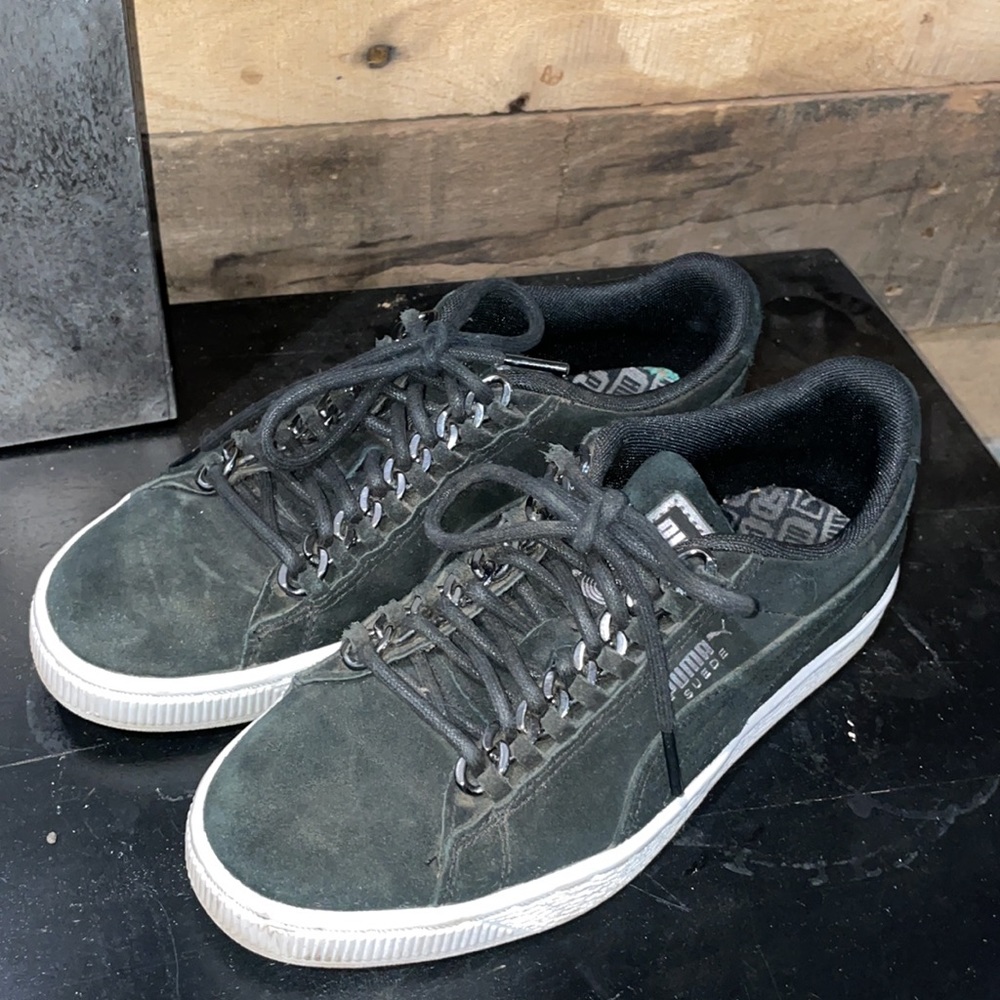 Puma suede with chain lace detail size 6